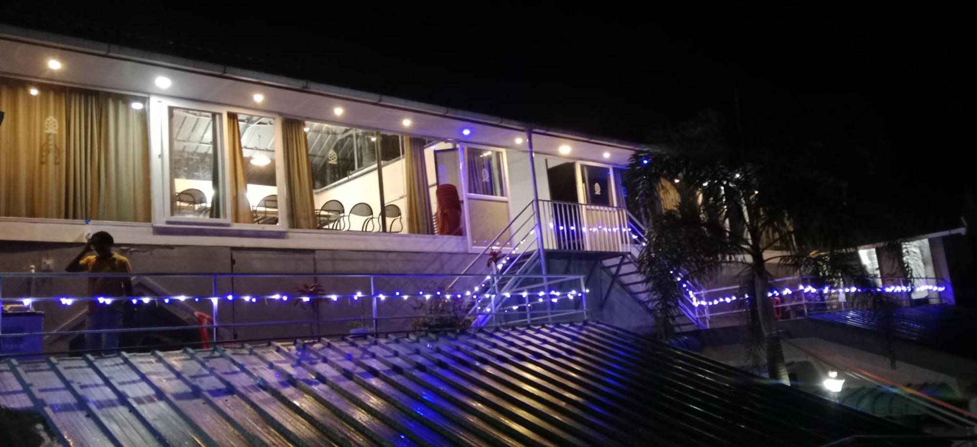 Хостел Vagamon Lake Palace Экстерьер фото